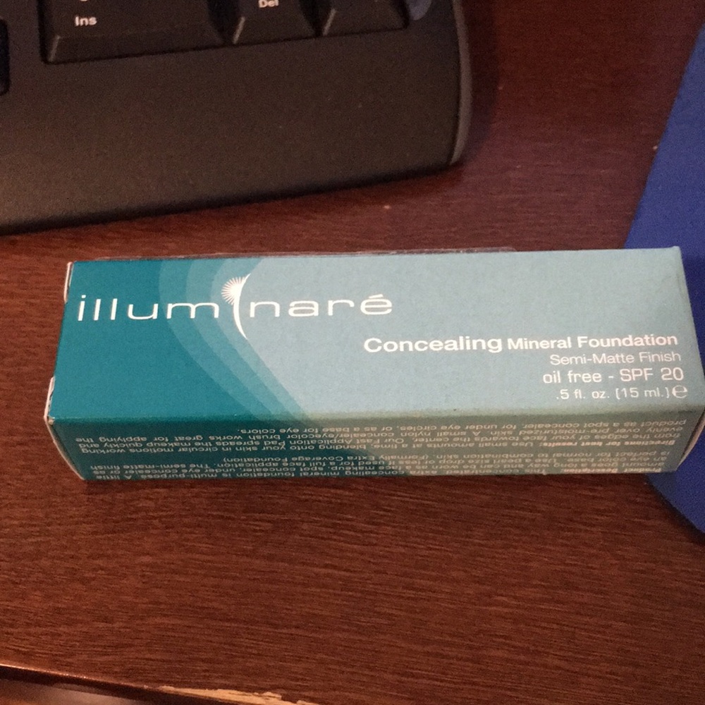 🆕🆕 Illuminare concealing mineral foundation